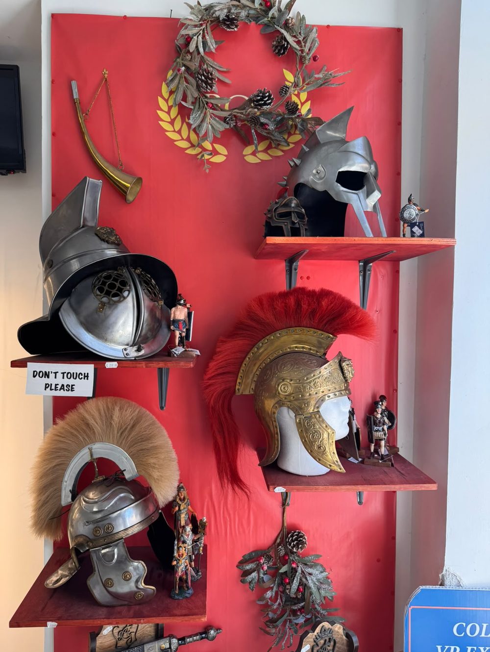 Die Gladiatorenwand — Legionärs- und Murmillo-Helme